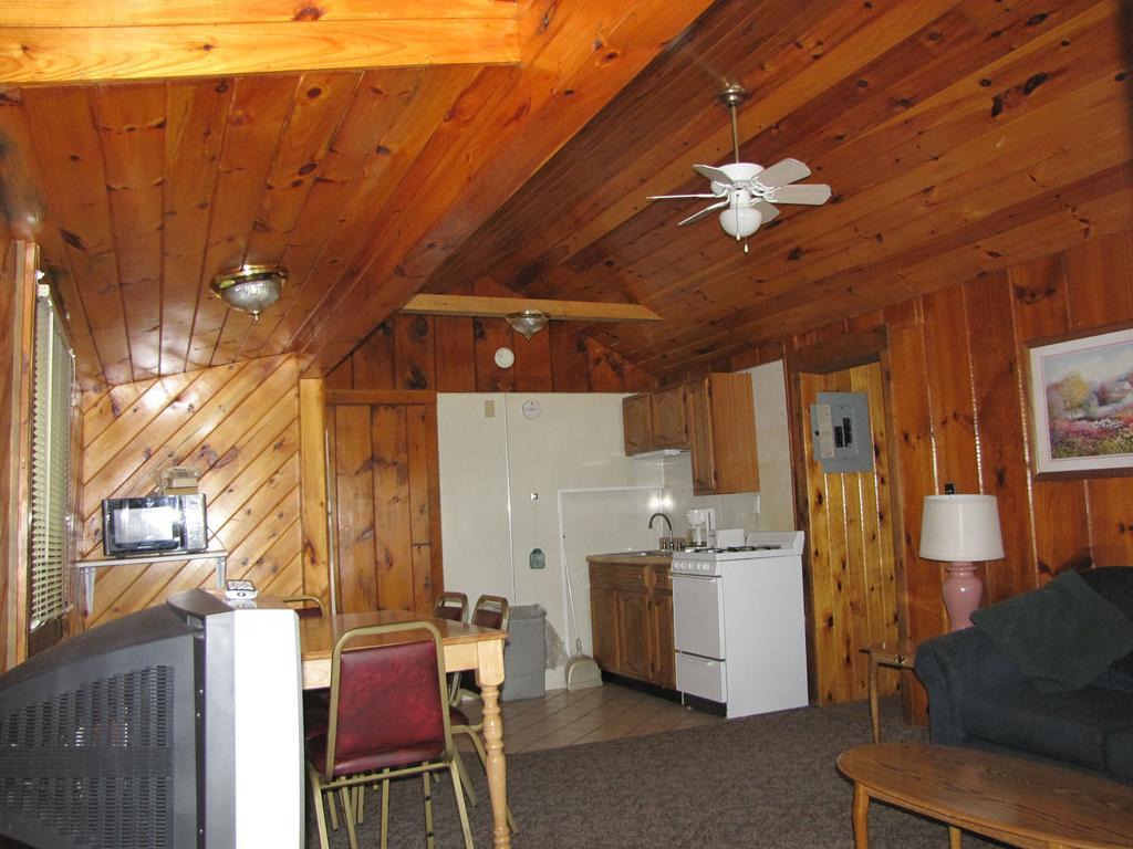 Depe Dene Resort Lake George Ruang foto