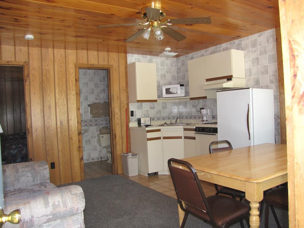 Depe Dene Resort Lake George Ruang foto